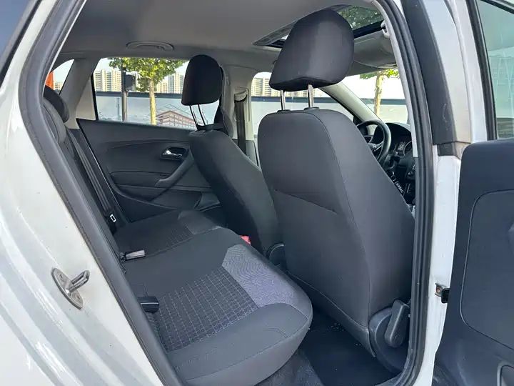 Polo 1.6L Automatic Comfort Compact Car Wholesale Export Worldwide 9