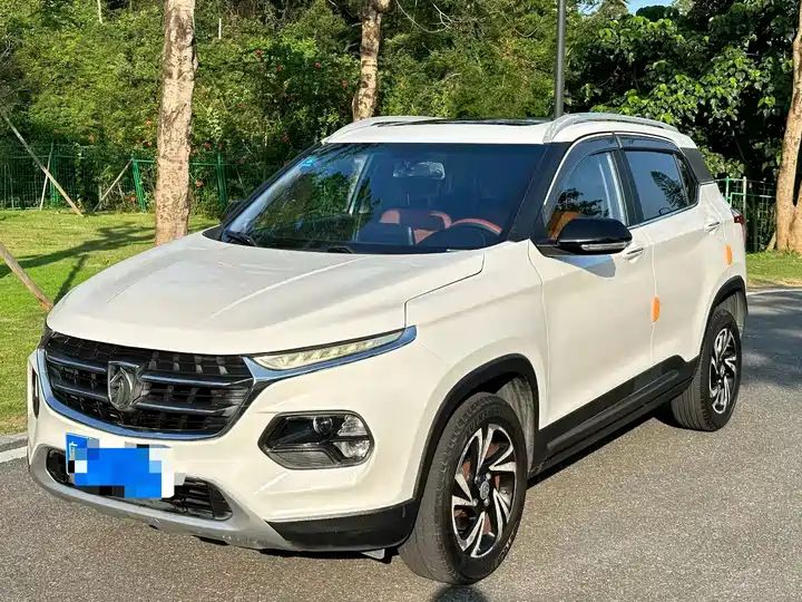 2017 Model 1.5L Manual Luxury Version Chinese Second Hand Cars Export - Image 1