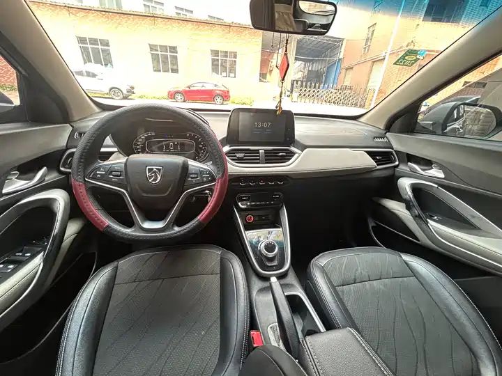 1.5L Automatic Fashion Trim Second Hand Car Export From China 6