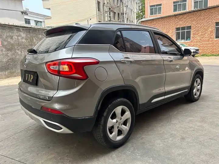 1.5L Automatic Fashion Trim Second Hand Car Export From China 9