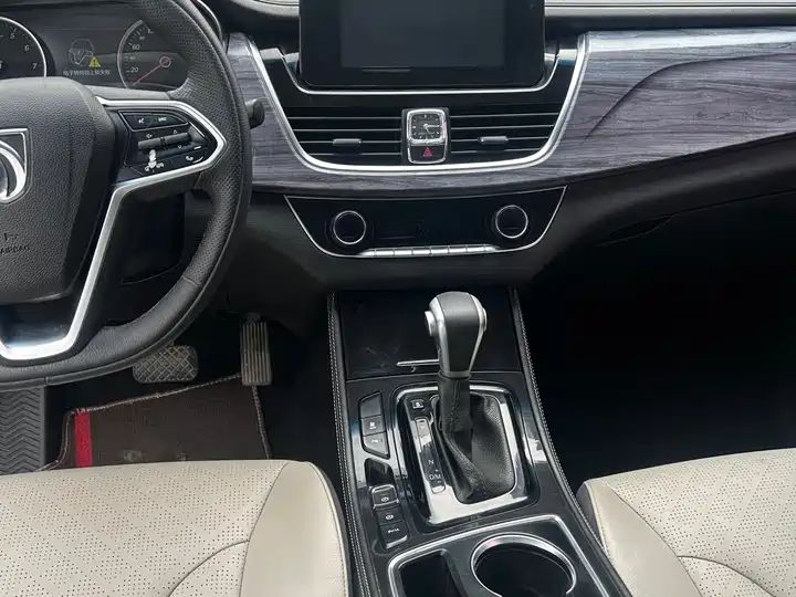 1.5T DCT Fashion 7 Seats National V Emission Standard Second Hand MPV From China 3