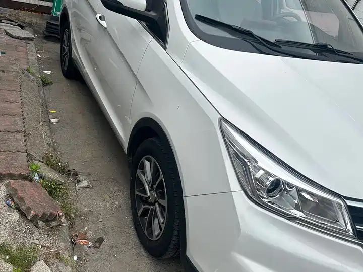 1.5T DCT Fashion 7 Seats National V Emission Standard Second Hand MPV From China 4