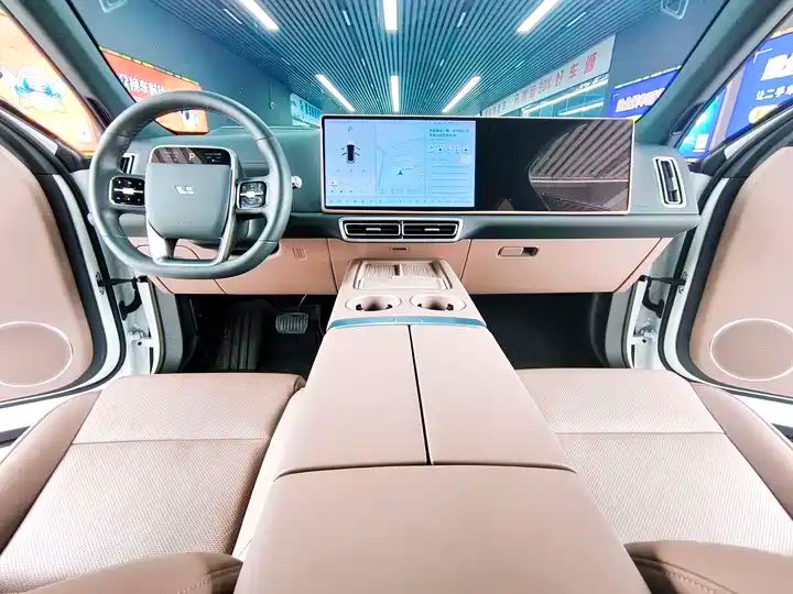 Smart Refresh Edition | Premium Used EREV SUV | China Export 9