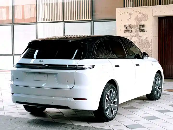 Smart Refresh Edition | Premium Used EREV SUV | China Export 16