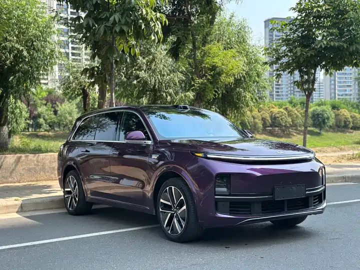 Premium Flagship EREV SUV, Quality Used Car Export from China 3