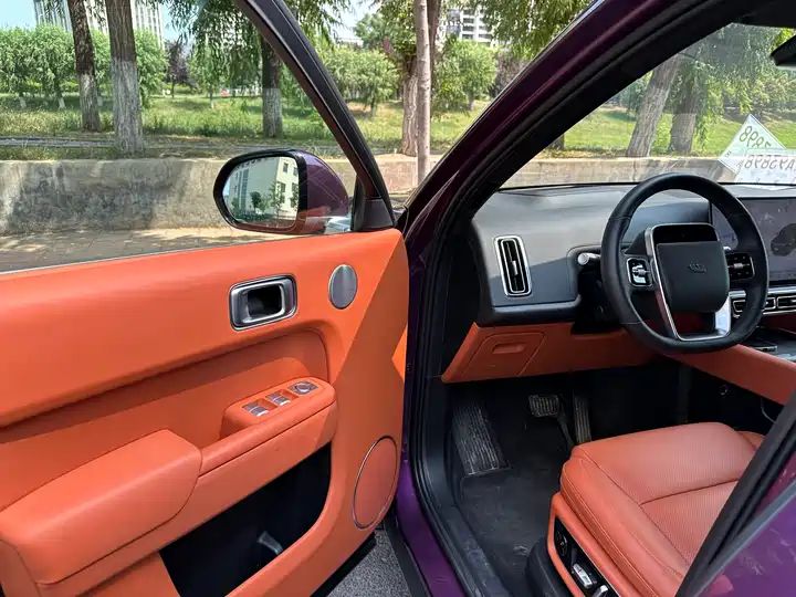 Premium Flagship EREV SUV, Quality Used Car Export from China 10