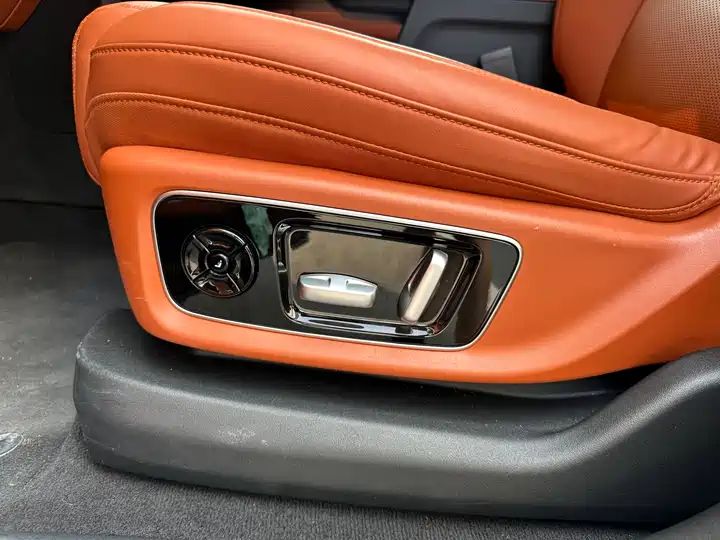 Premium Flagship EREV SUV, Quality Used Car Export from China 11