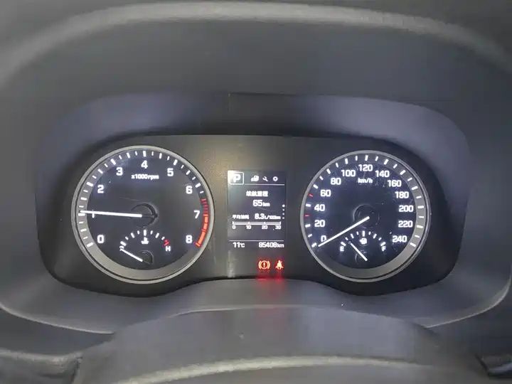 1.6T Dual Clutch 2WD 15th Anniversary Special Edition Export Vehicle 5