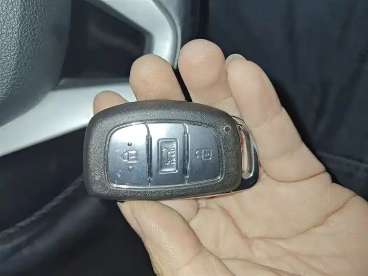 1.6T Dual Clutch 2WD 15th Anniversary Special Edition Export Vehicle 16