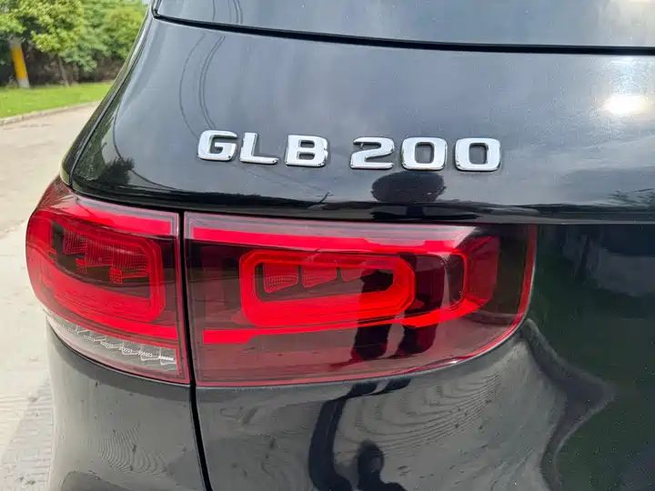 200 Dynamic Edition Export SUV 19
