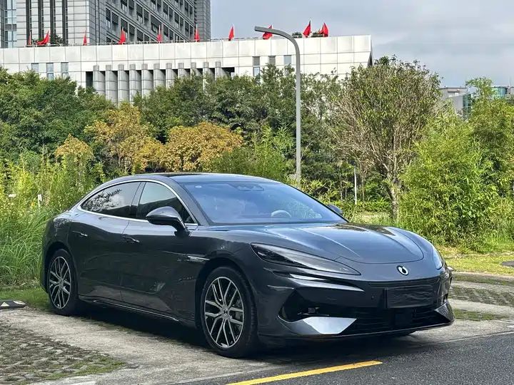AWD Max Edition | Used Plug-in Hybrid Car Export from China 3