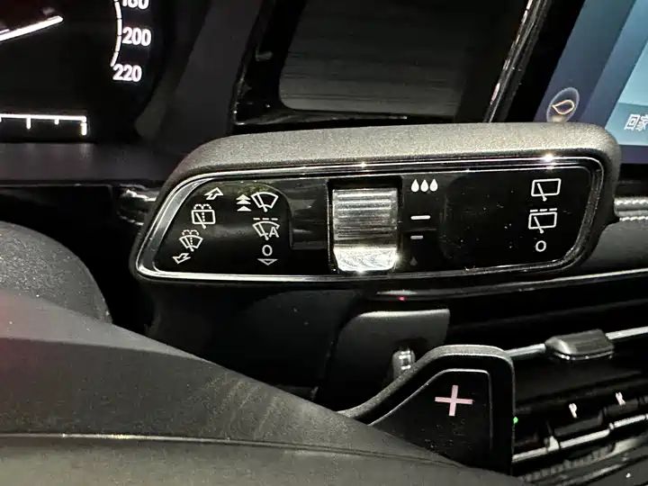 2.0T 2WD Premium Trim, Export Available from China 9