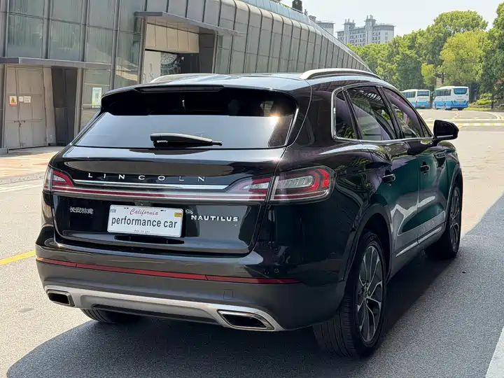 2.0T Four-Wheel Drive Premium Trim, Export Ready from China 7