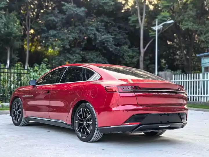 AWD High-Performance Flagship Used Car for Export 4