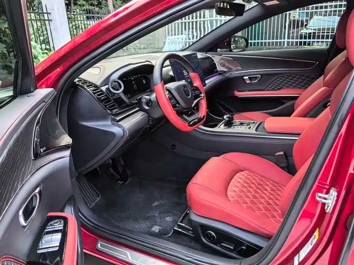 AWD High-Performance Flagship Used Car for Export 5