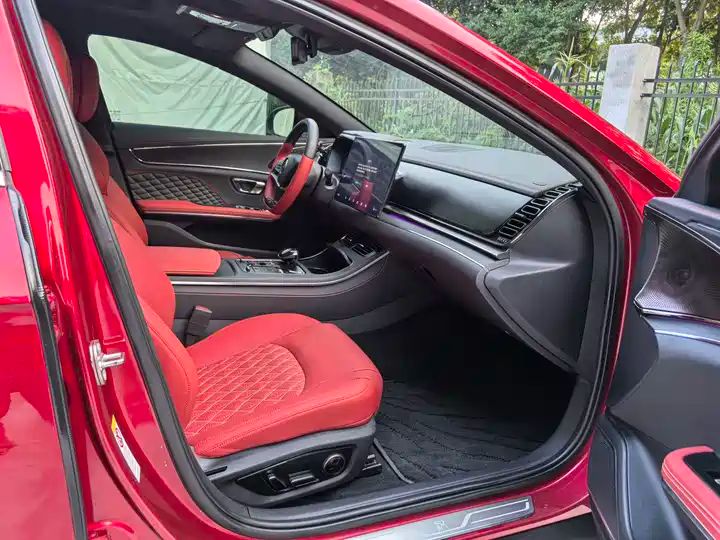 AWD High-Performance Flagship Used Car for Export 6