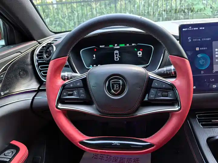 AWD High-Performance Flagship Used Car for Export 8