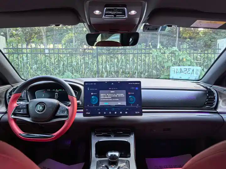 AWD High-Performance Flagship Used Car for Export 9