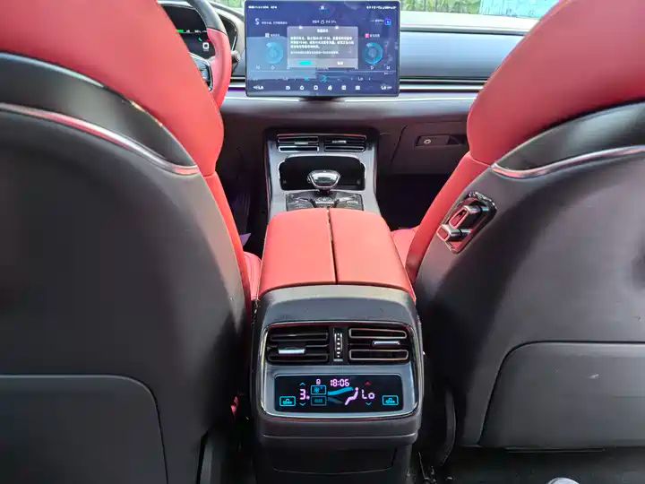 AWD High-Performance Flagship Used Car for Export 10