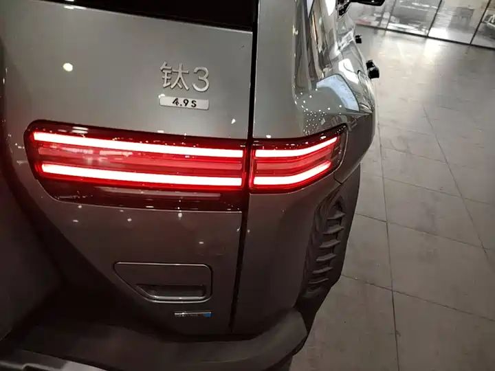 501km 4WD Ultra EV Off-road SUV from China 7