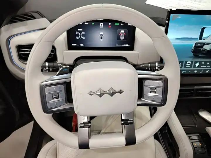 501km 4WD Ultra EV Off-road SUV from China 9