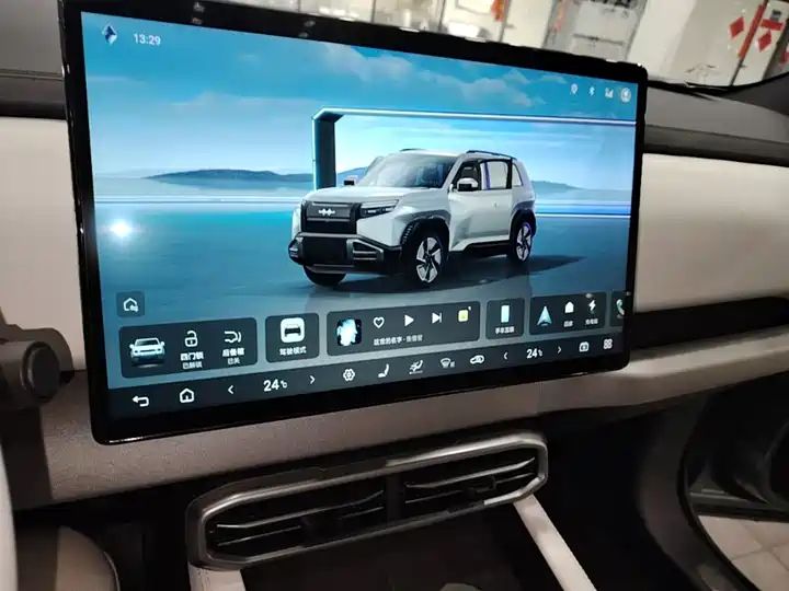 501km 4WD Ultra EV Off-road SUV from China 11