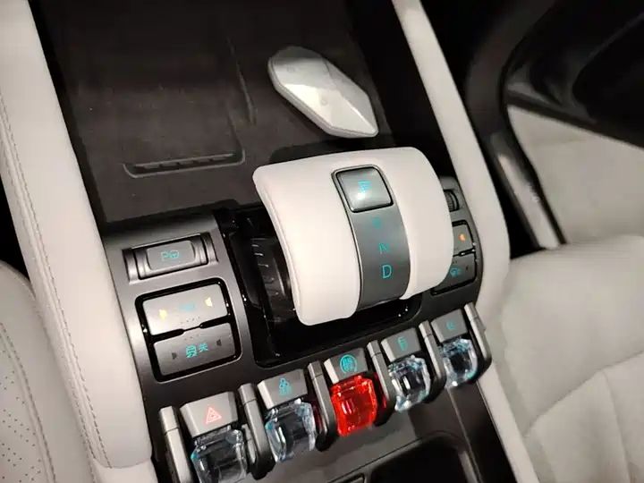 501km 4WD Ultra EV Off-road SUV from China 12