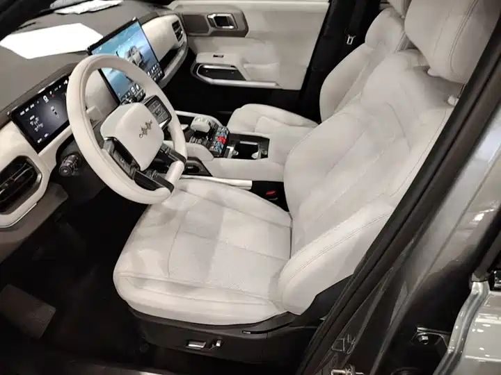 501km 4WD Ultra EV Off-road SUV from China 13