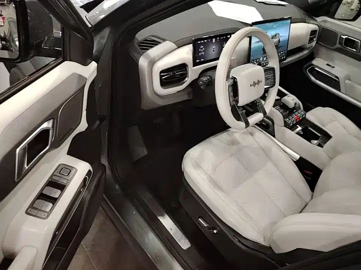 501km 4WD Ultra EV Off-road SUV from China 14