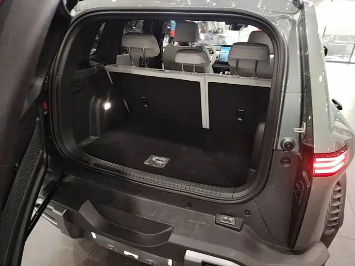 501km 4WD Ultra EV Off-road SUV from China 16