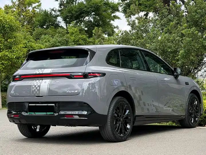 Max 515km Electric Hatchback from China 4