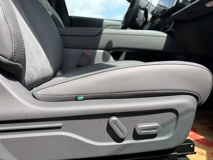 Max 515km Electric Hatchback from China 11