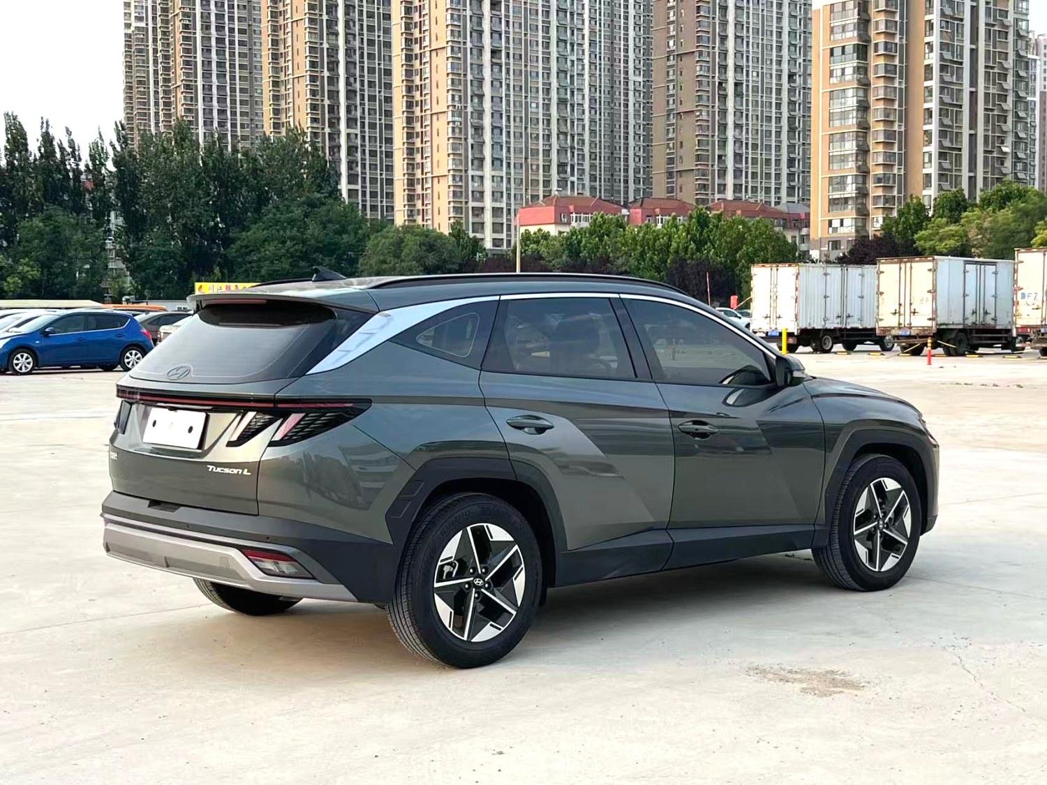 Premium Edition, Automatic Gearbox SUV, Quality Used Car Export from China 3