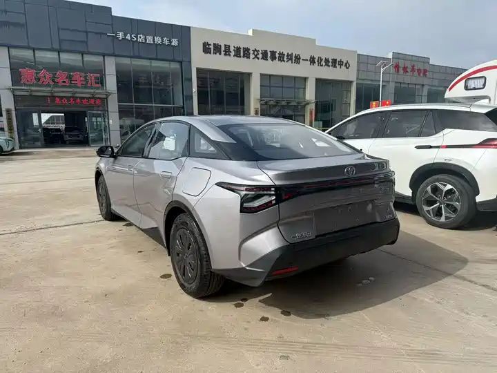 517km Long Range Electric Sedan, Quality Used EV Export from China 1
