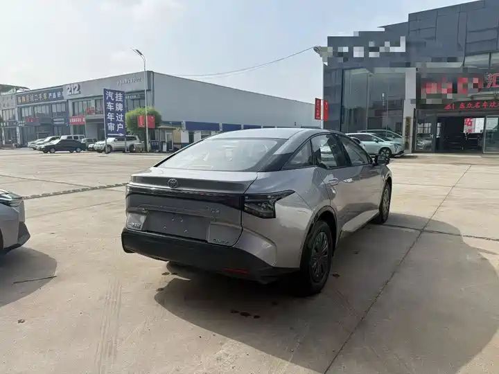 517km Long Range Electric Sedan, Quality Used EV Export from China 3