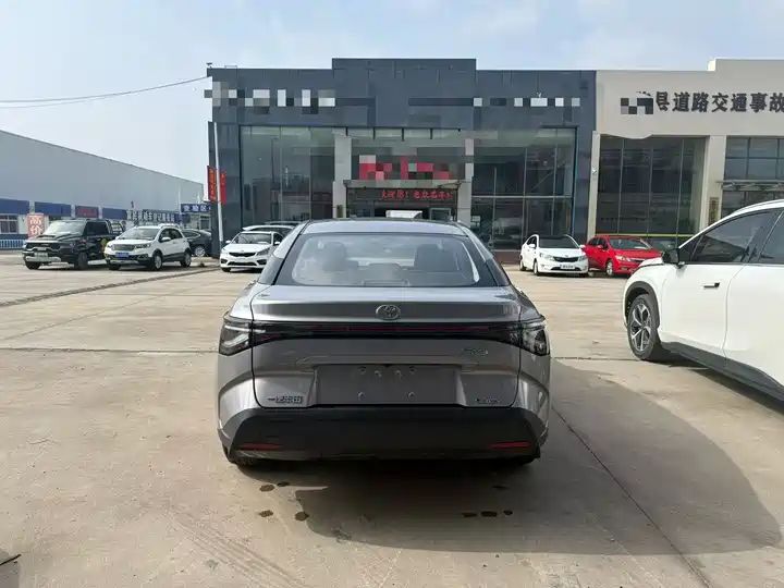 517km Long Range Electric Sedan, Quality Used EV Export from China 4