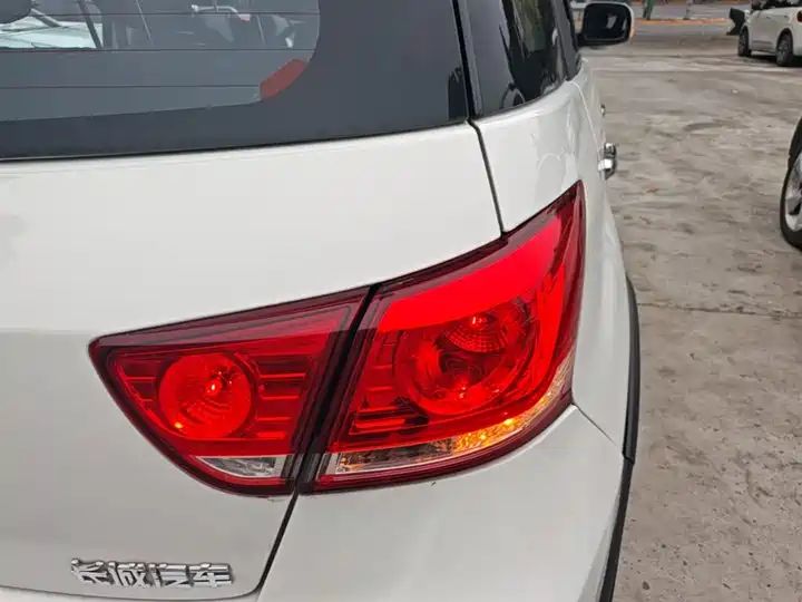 1.5L Manual Transmission Luxury Model 6