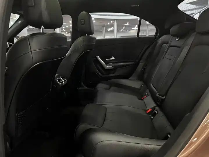 2021 Facelift Sport Dynamic Sedan, Left Hand Drive Used Car Wholesale Export 9
