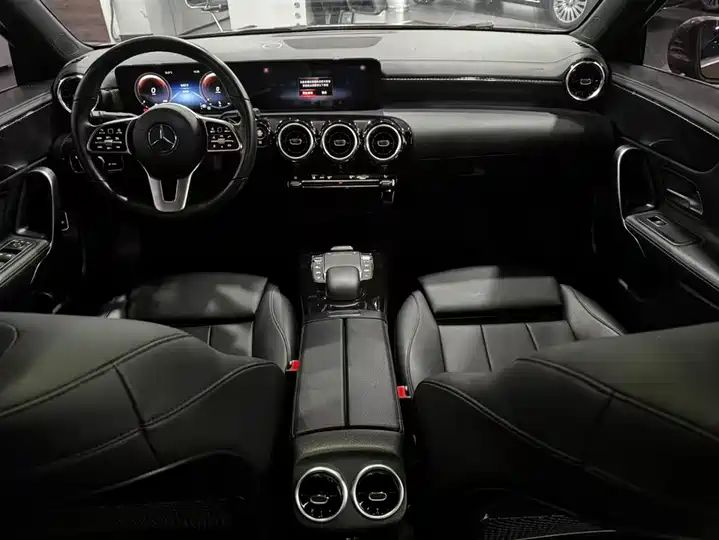 2021 Facelift Sport Dynamic Sedan, Left Hand Drive Used Car Wholesale Export 12