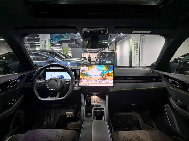2.0TD DCT Champion Edition Pro Left Hand Drive Gasoline Sedan China Second Hand Car Export 9