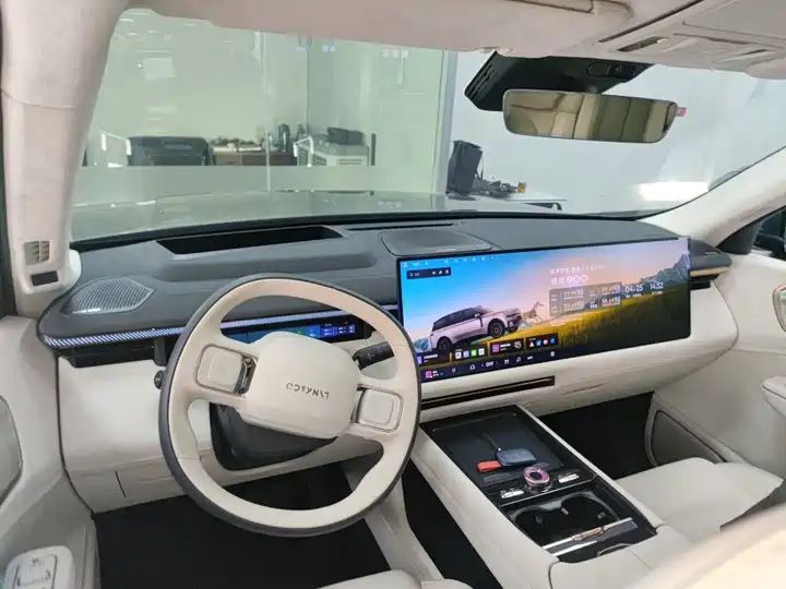 2.0T Ultra 6 Seat Left Hand Drive, China Origin Used SUV for Export 4