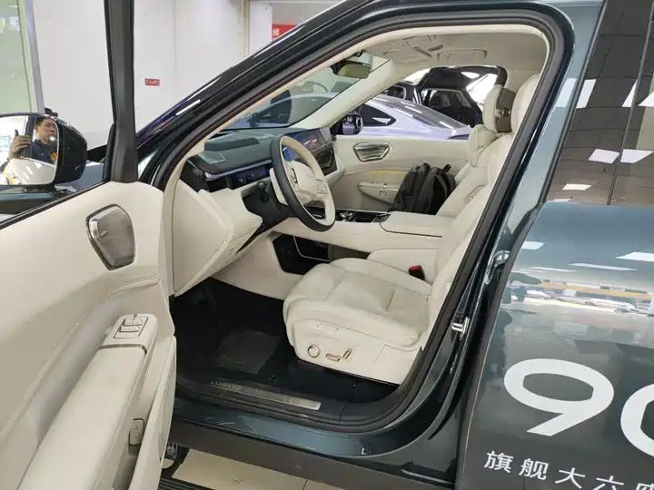 2.0T Ultra 6 Seat Left Hand Drive, China Origin Used SUV for Export 9