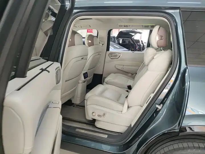 2.0T Ultra 6 Seat Left Hand Drive, China Origin Used SUV for Export 10