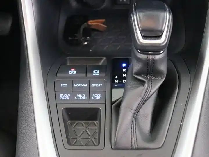 Rongfang 2.0L CVT 4WD Fashion PLUS LHD Chinese SUV For Export to Africa 9
