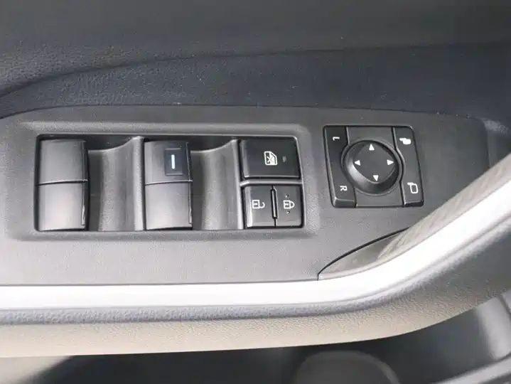 Rongfang 2.0L CVT 4WD Fashion PLUS LHD Chinese SUV For Export to Africa 12