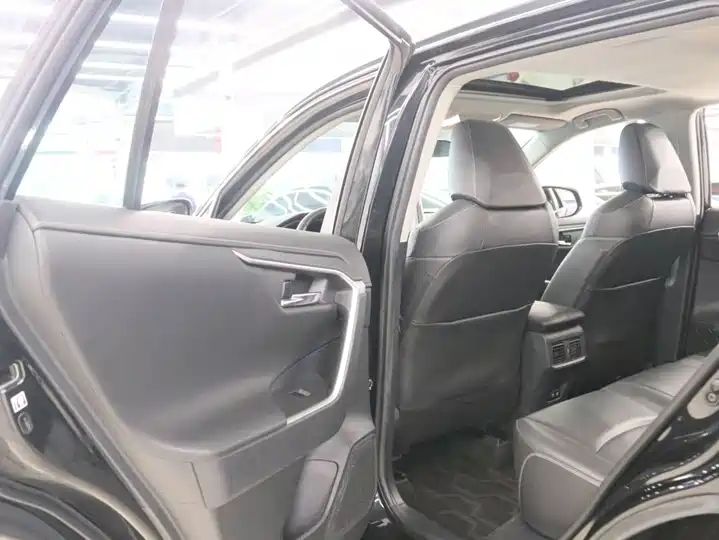 Rongfang 2.0L CVT 4WD Fashion PLUS LHD Chinese SUV For Export to Africa 14