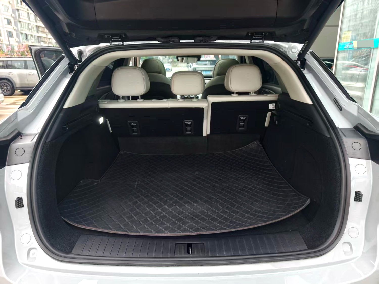 PHEV 2026 1.5T Global Edition 120KM Long Range 2WD Automatic Chinese SUV Export to Africa 9