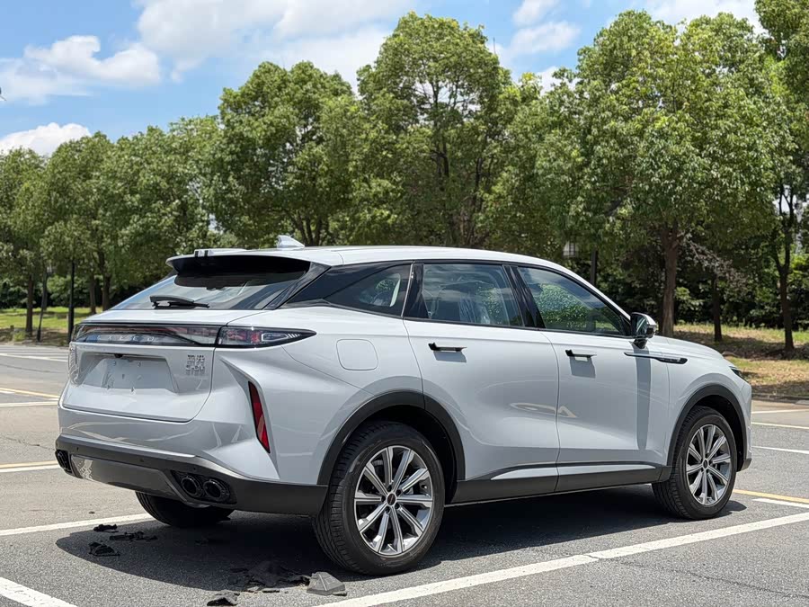 PHEV 1.5T Premium Edition 100km EV Range 2WD Automatic Zero Mileage New Chinese SUV for Export 2