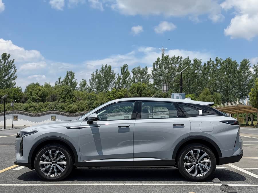 PHEV 1.5T Premium Edition 100km EV Range 2WD Automatic Zero Mileage New Chinese SUV for Export 3