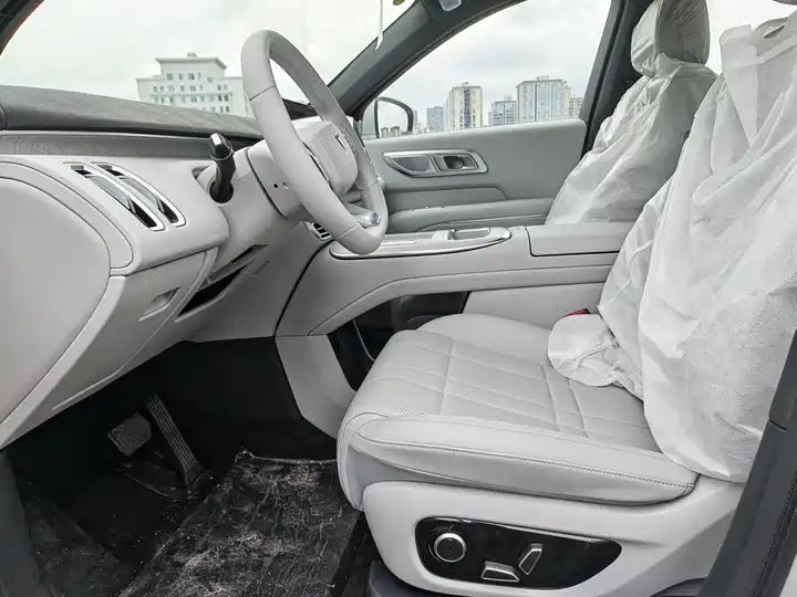 2025 RWD Ultra from China to Nigeria, Ghana & Benin | New LHD Car Guide 4